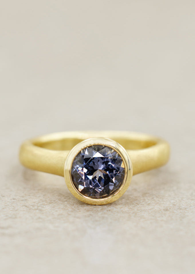 Gray Spinel Fluted Ring Yellow Gold