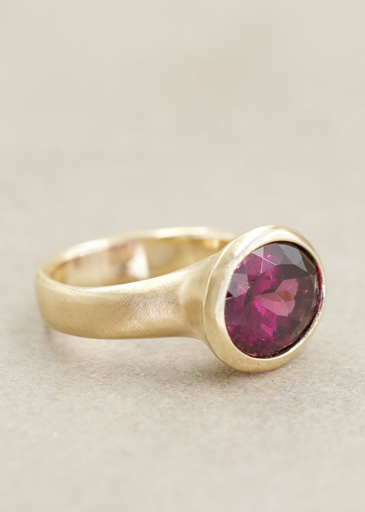 Umbalite Garnet Fluted Oval Ring