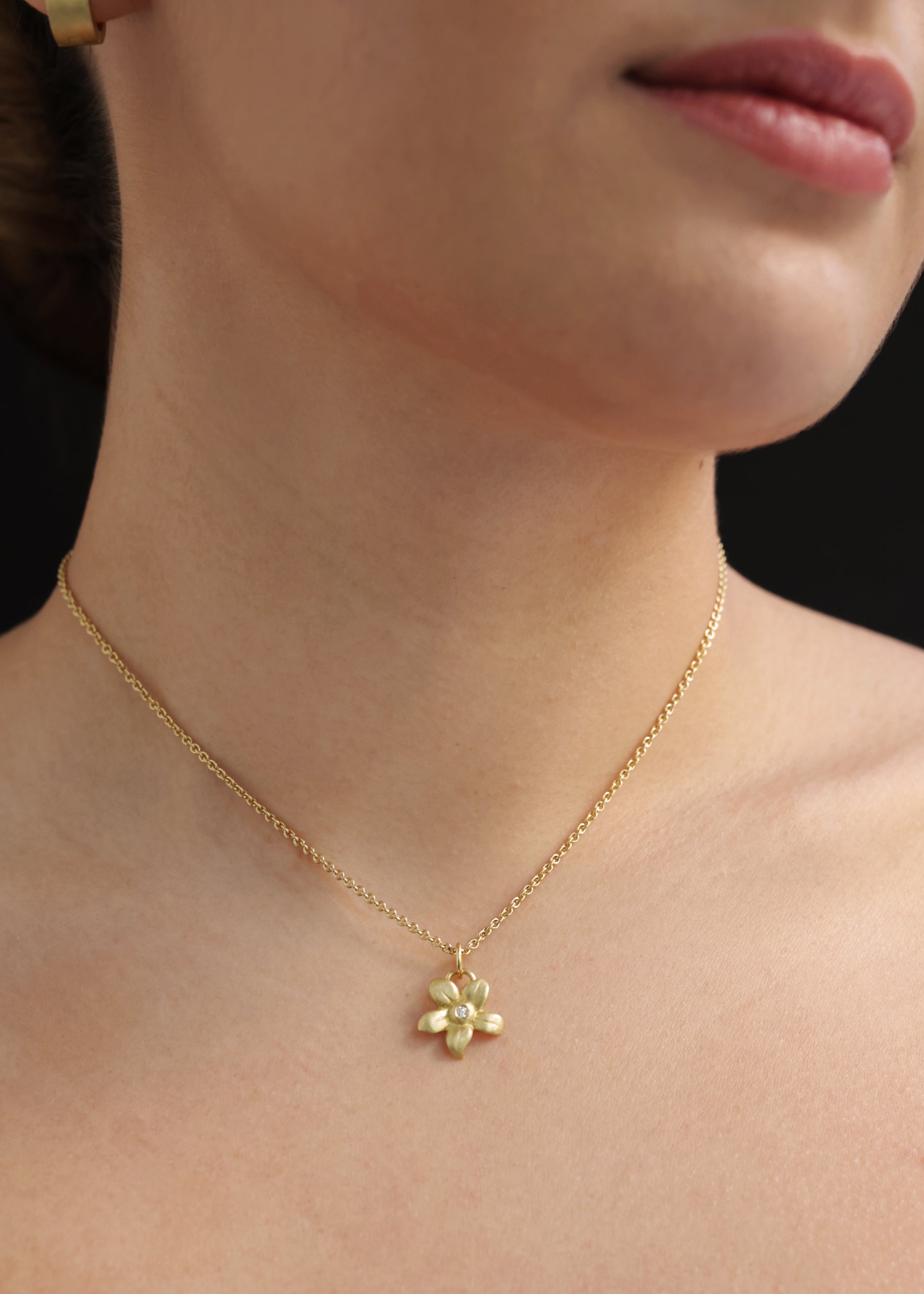 Flower Amulet Yellow Gold