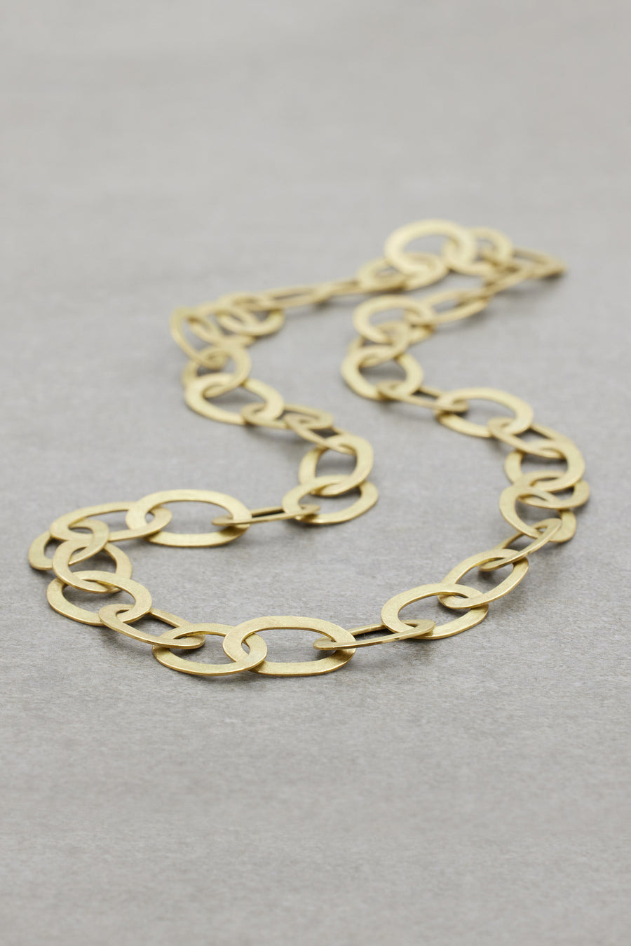 The Oval Link Chain Yellow Gold